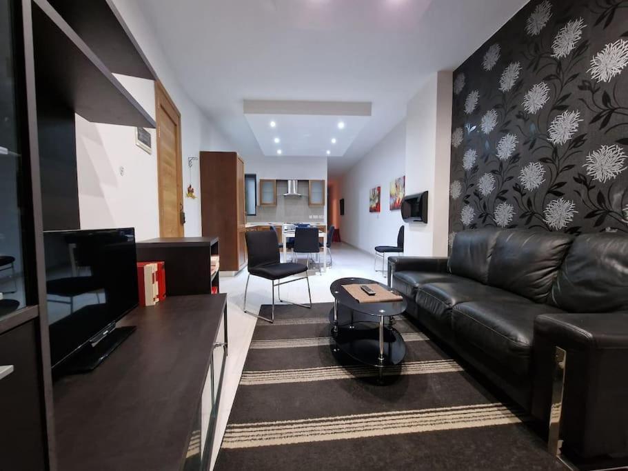 City Center Properties - Modern Two Bedroom Apartment With A Hot Tub And Amazing Location St. Paul's Bay Exterior foto