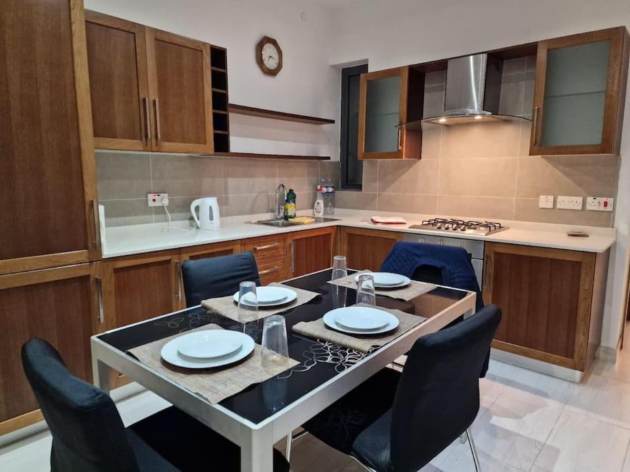 City Center Properties - Modern Two Bedroom Apartment With A Hot Tub And Amazing Location St. Paul's Bay Exterior foto